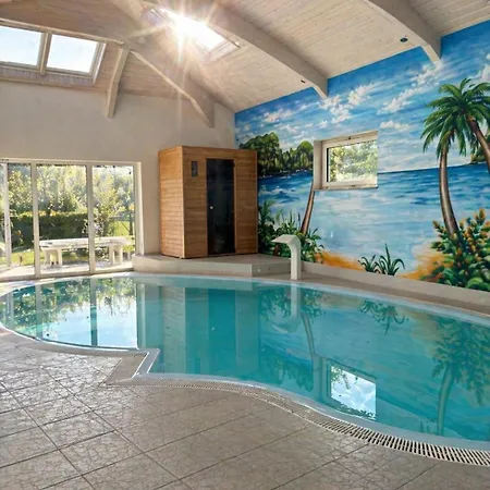 Large Wellness With Fireplace, Pool, Sauna & Billiards *