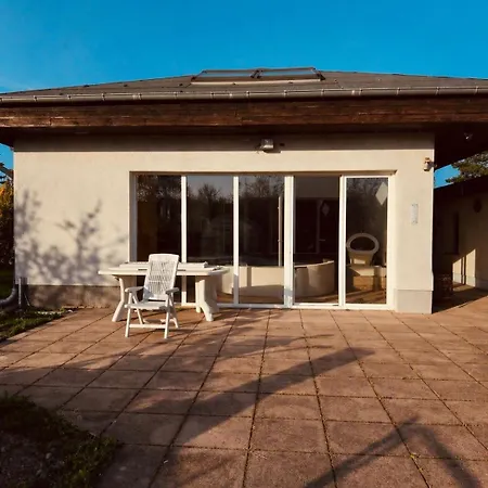 Вилла Large Wellness With Fireplace, Pool, Sauna & Billiards Фредерсдорф