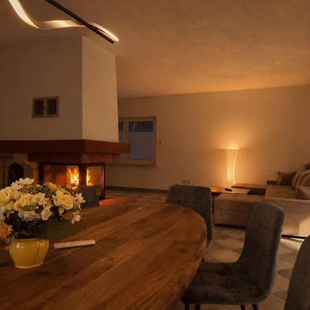 Вилла Large Wellness With Fireplace, Pool, Sauna & Billiards